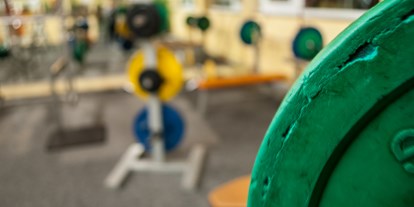 FitnessStudio Suche - abschließbare Umkleideschränke - Foto aus dem Freihantelbereich - Atrium Fitness
