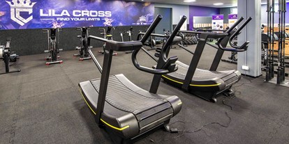 FitnessStudio Suche - abschließbare Umkleideschränke - Speed-Run mit den neuen Skill-Mills von TechnoGym. - Lila Cross