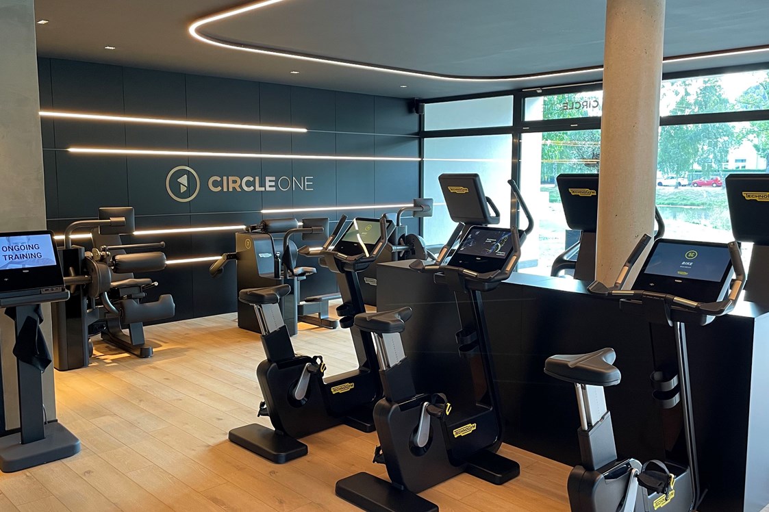 FitnessStudio: Der CIRCLE im wunderschönen Studio. Hier wird Fitness Training an den Geräten durchgeführt.  - CIRCLEONE Herford