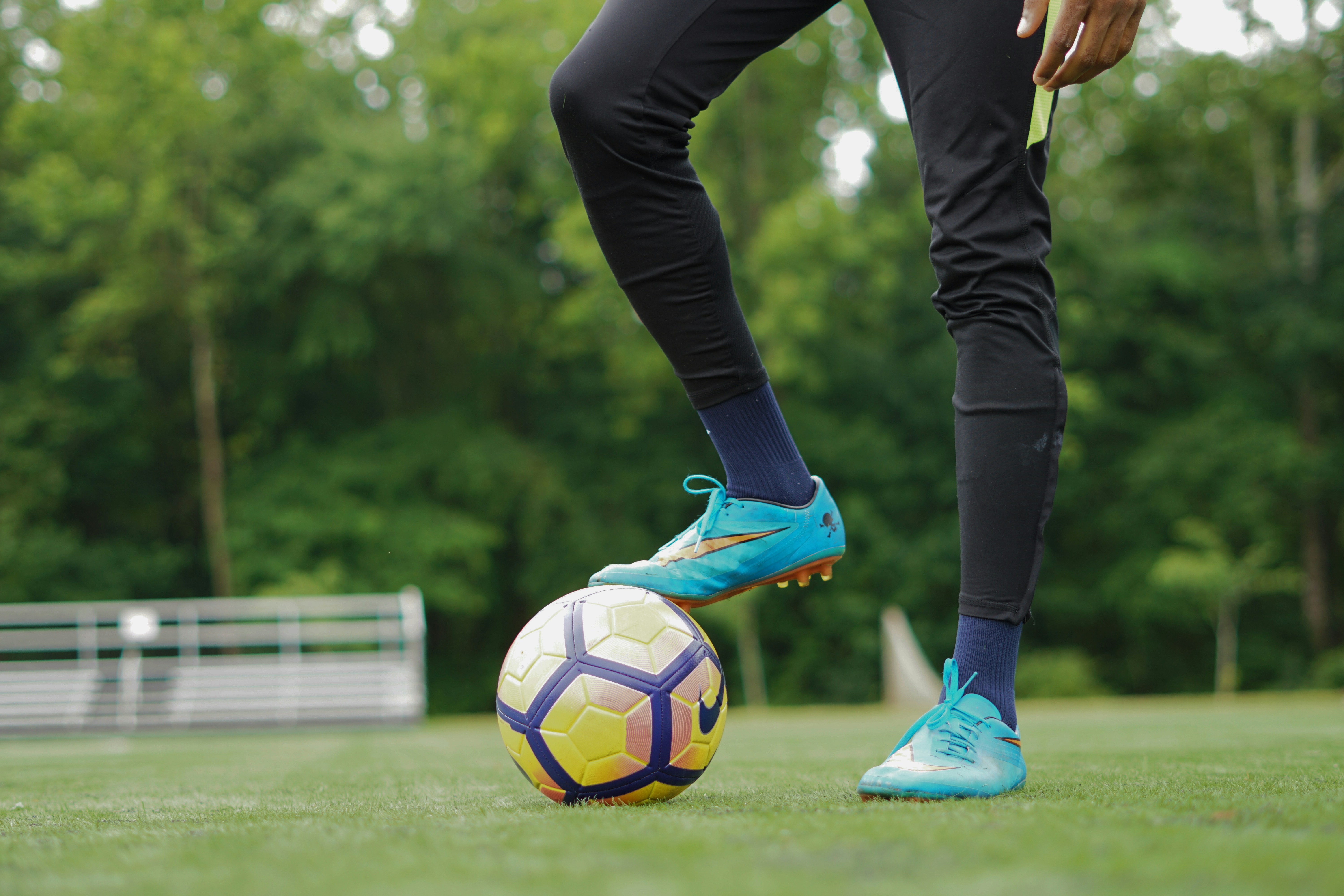 Trainingsball vs. Spielball: Wo liegen die Unterschiede und wann lohnt sich welcher? - trainingsland.de