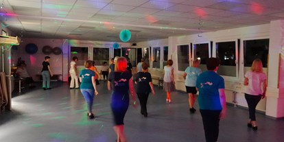 FitnessStudio Suche - Kurse für ältere Personen - Karlsfeld - Line dance Party - Lebensgefühl Bewegungsstudio 