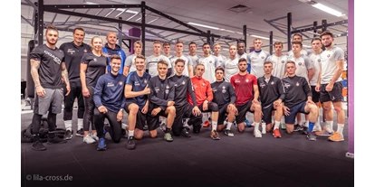 FitnessStudio Suche - kostenfreie Duschen - Training FCE / U19 im Lila Cross in Schneeberg - Lila Cross