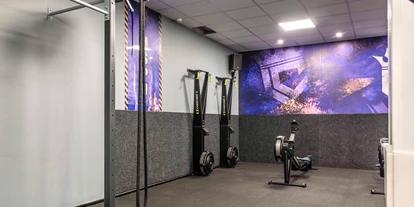 FitnessStudio Suche - kostenfreie Duschen - Endlosseil mit einstellbarem Widerstand für die Kraftsteigerung. - Lila Cross