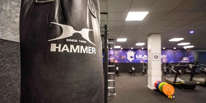 FitnessStudio Suche - kostenfreie Duschen - Eine große Boxarena für die absoluten Fighter, oder denen die es mal werden möchten. - Lila Cross