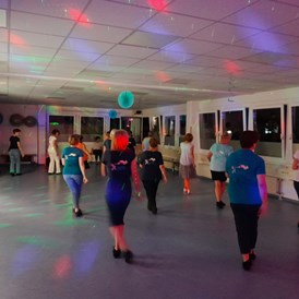 FitnessStudio: Line dance Party - Lebensgefühl Bewegungsstudio 